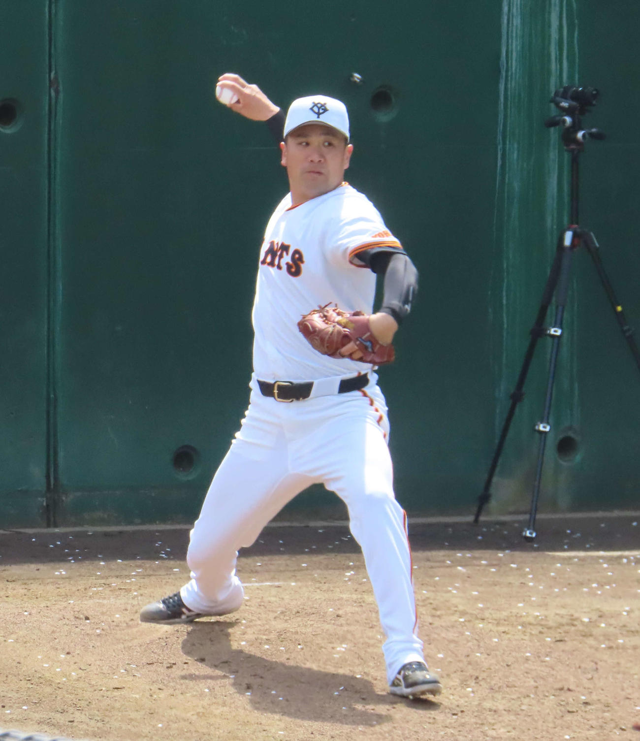ブルペン投球する巨人田中将（撮影・水谷京裕）