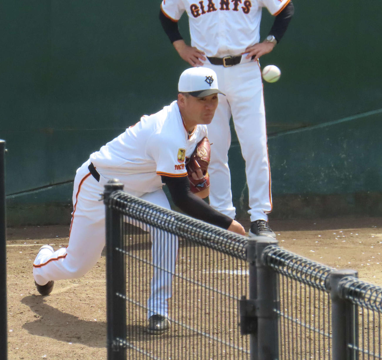 ブルペン投球する巨人田中将（撮影・水谷京裕）