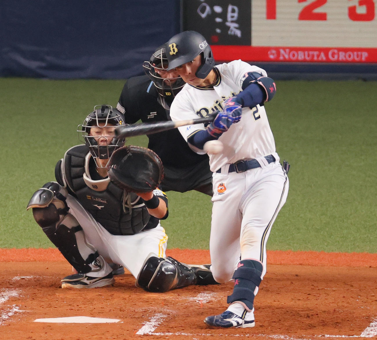 オリックス対ソフトバンク　3回裏オリックス無死、若月は左前打を放つ（撮影・上山淳一）