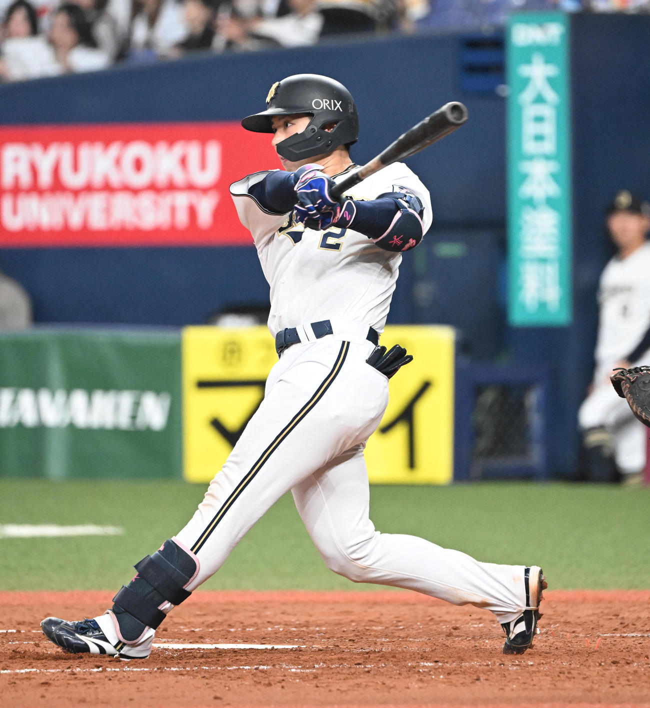 オリックス対ソフトバンク　5回裏オリックス無死、左越え本塁打を放つ若月（撮影・和賀正仁）