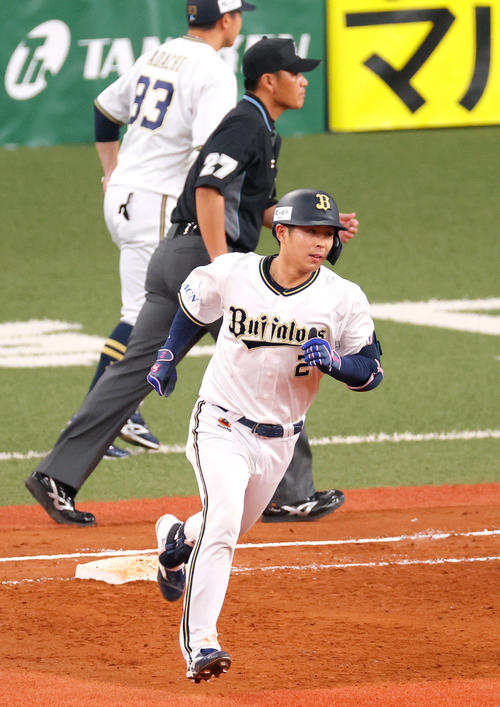 オリックス】若月健矢捕手が左翼スタンド上段へ豪快な1号ソロ「何とか