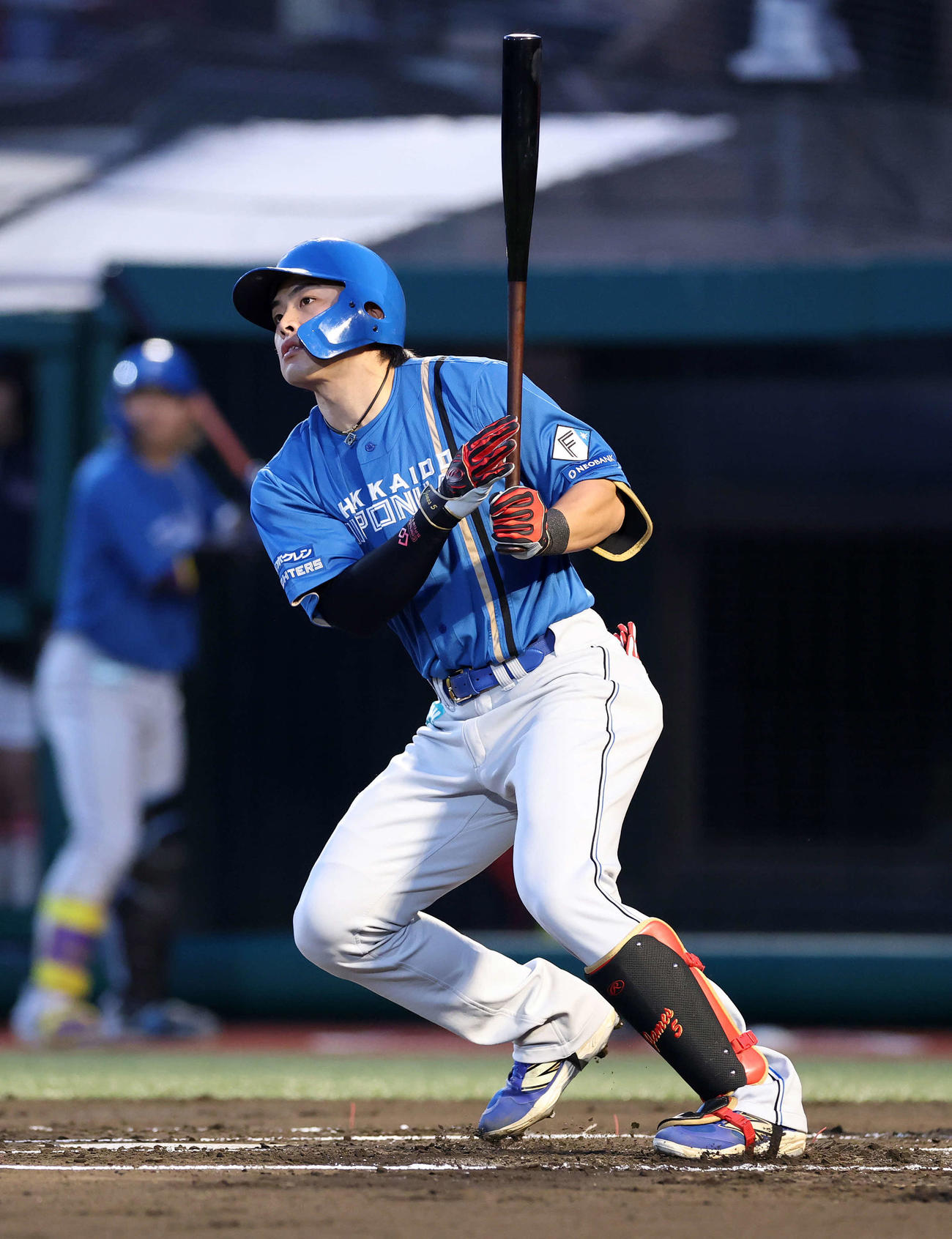 楽天対日本ハム　1回表日本ハム1死一、三塁、野村は左越え適時二塁打を放つ（撮影・鈴木正人）　