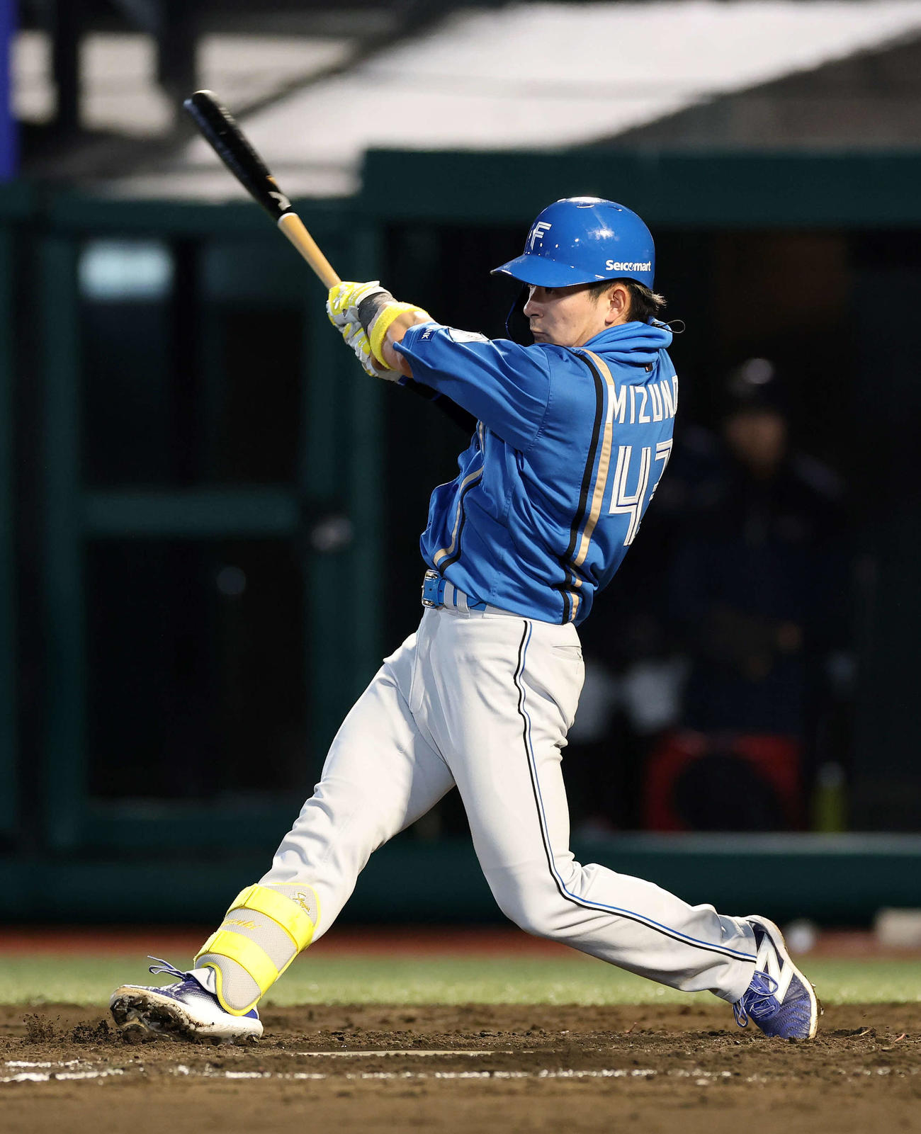 楽天対日本ハム　3回表日本ハム2死一、二塁、水野は右越え3点本塁打を放つ（撮影・鈴木正人）　