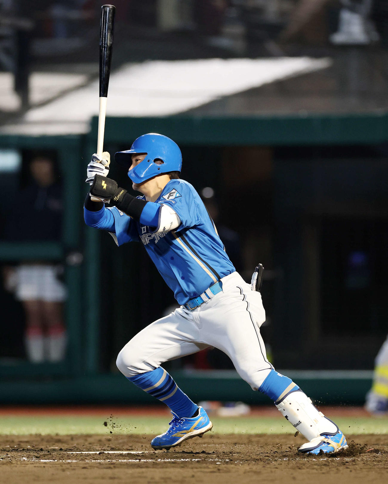 楽天対日本ハム　3回表日本ハム2死一塁、奈良間は左前打を放つ（撮影・鈴木正人）　