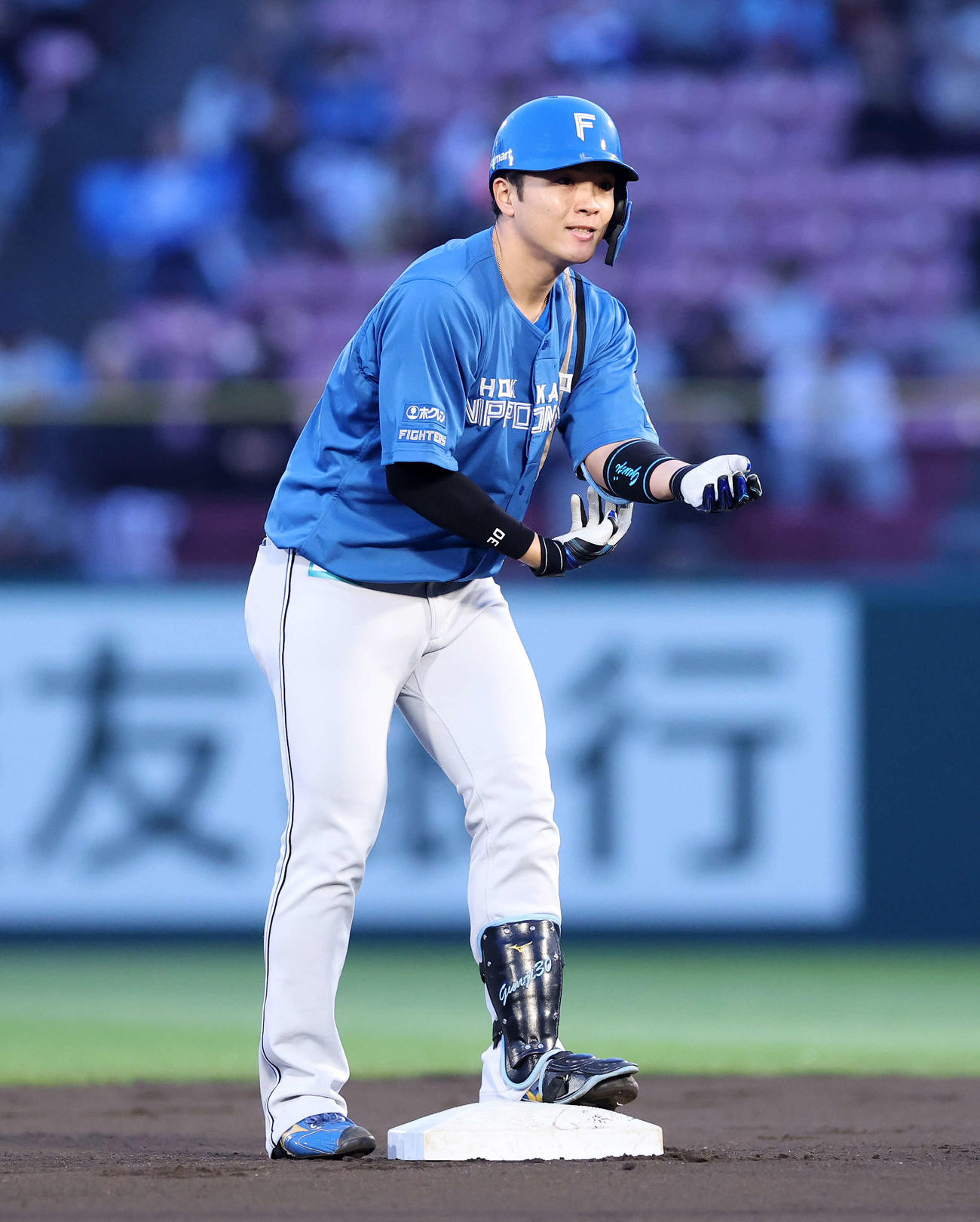 楽天対日本ハム　1回表日本ハム無死、郡司は中越え二塁打を放つ（撮影・鈴木正人）　