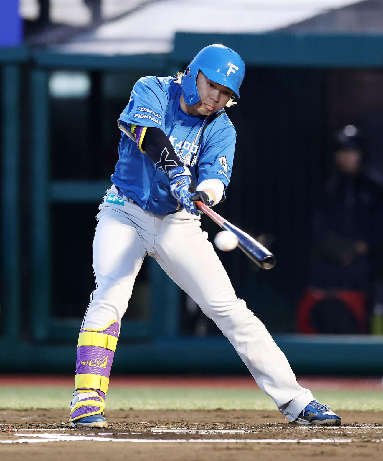 楽天対日本ハム　1回表日本ハム1死二、三塁、田宮は左前適時打を放つ（撮影・鈴木正人）　