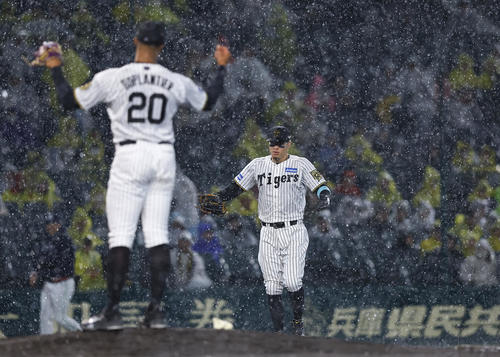 阪神】体調不良の佐藤輝明が復活Hで全快宣言「早くお風呂に入らせて