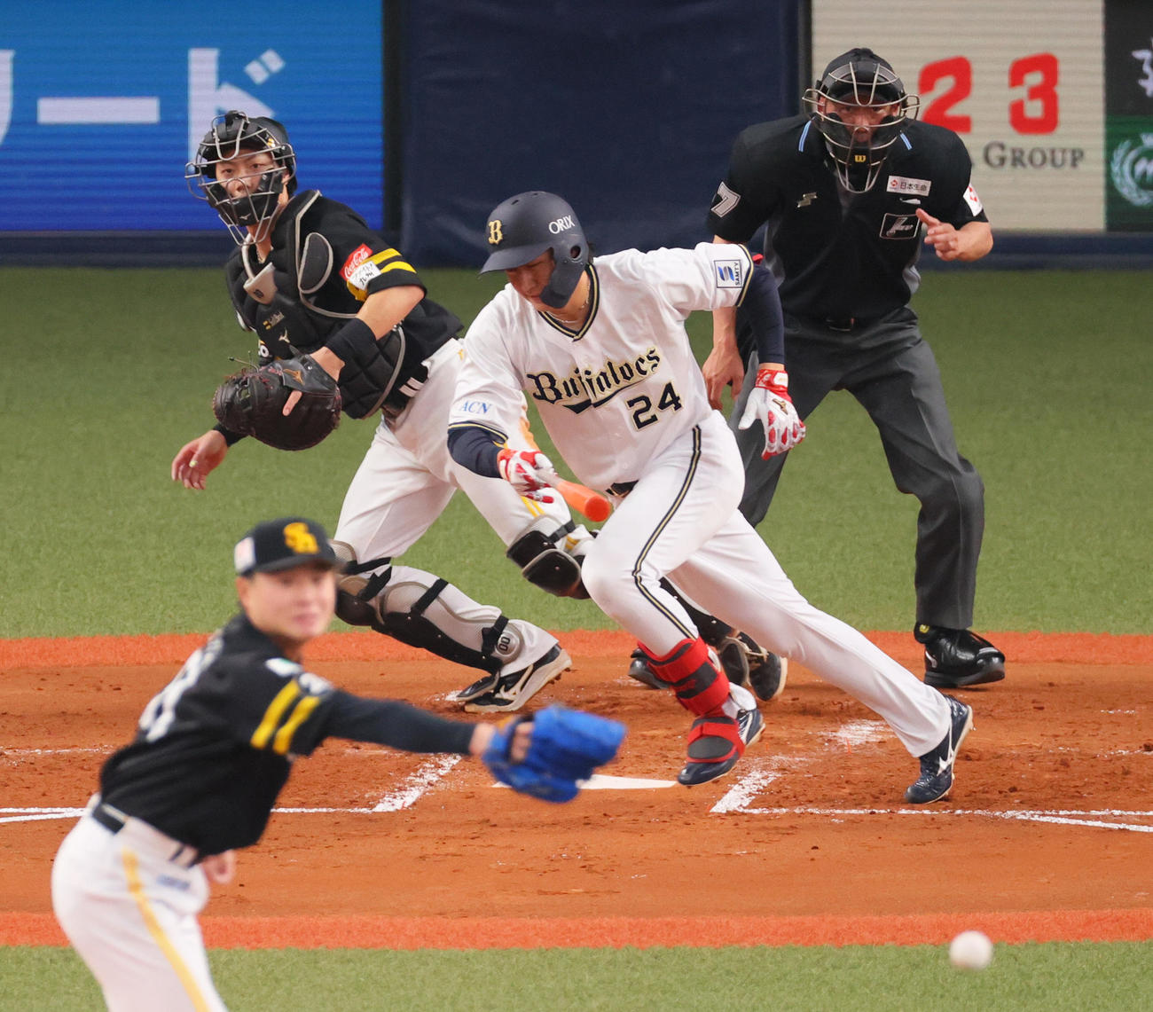 オリックス対ソフトバンク　2回裏オリックス1死一塁、紅林は遊ゴロ併殺に倒れる、投手前田純（撮影・上山淳一）