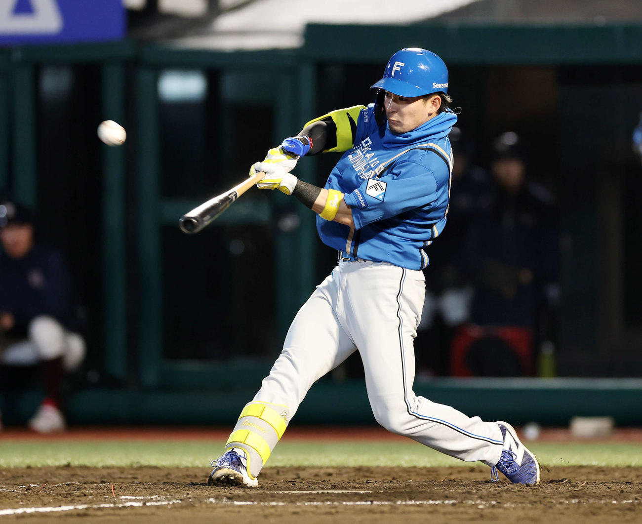 楽天対日本ハム　3回表日本ハム2死一、二塁、水野は右越え3点本塁打を放つ（撮影・鈴木正人）　