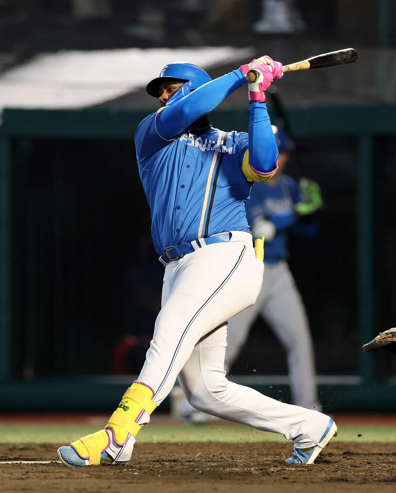 楽天対日本ハム　4回表日本ハム無死、レイエスは左越え二塁打を放つ（撮影・鈴木正人）　