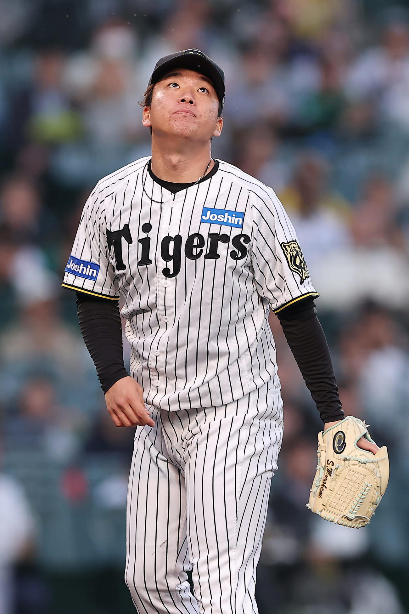 阪神対中日　1回表中日1死一塁、上林に先制2点本塁打を浴びる村上（撮影・前田充）