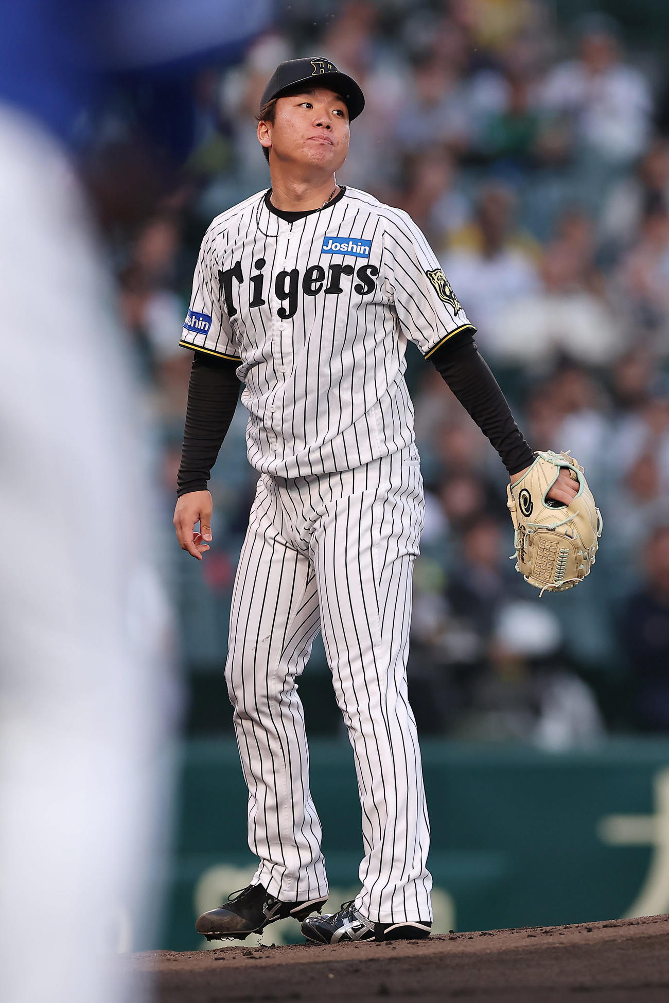 阪神対中日　1回表中日1死一塁、上林に先制2点本塁打を浴びる村上（撮影・前田充）