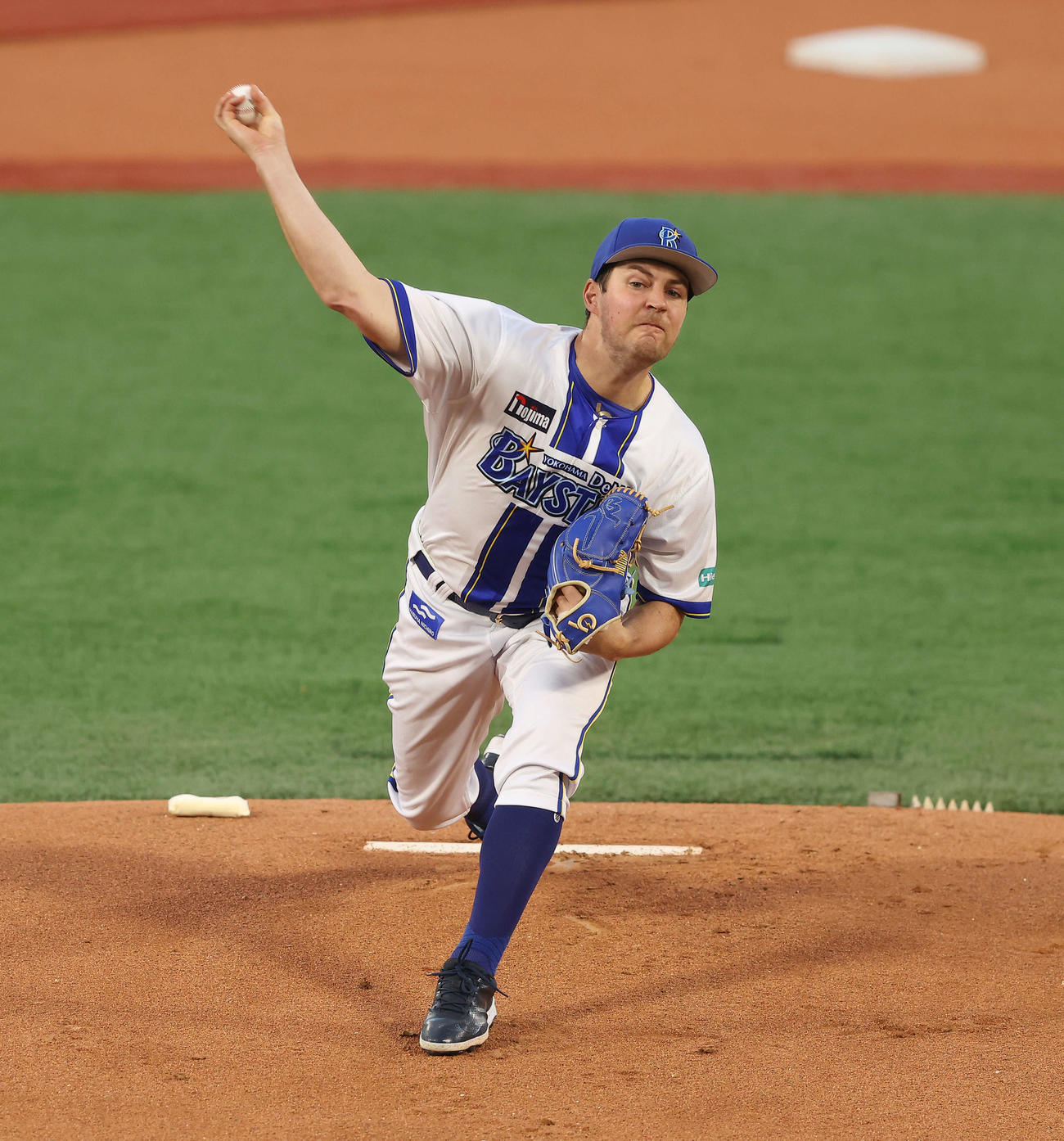 DeNA対ヤクルト　先発登板するDeNAバウアー（撮影・河田真司）