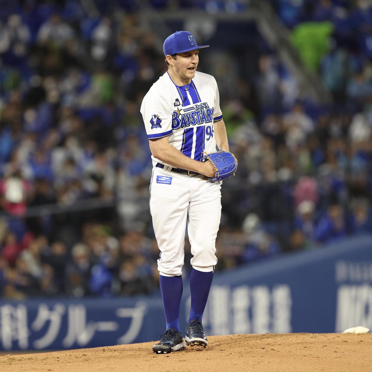 DeNA対ヤクルト　3回表ヤクルト1死、吉村を空振り三振に仕留めるバウアー（撮影・河田真司）