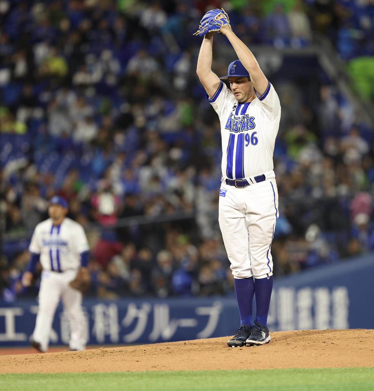 DeNA対ヤクルト　3回表ヤクルト1死、吉村を空振り三振に仕留めるバウアー（撮影・河田真司）