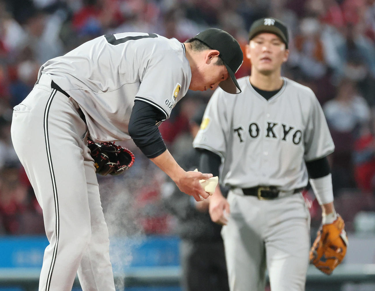 広島対巨人　2回裏広島2死一、二塁、逆転を許した戸郷（撮影・加藤孝規）
