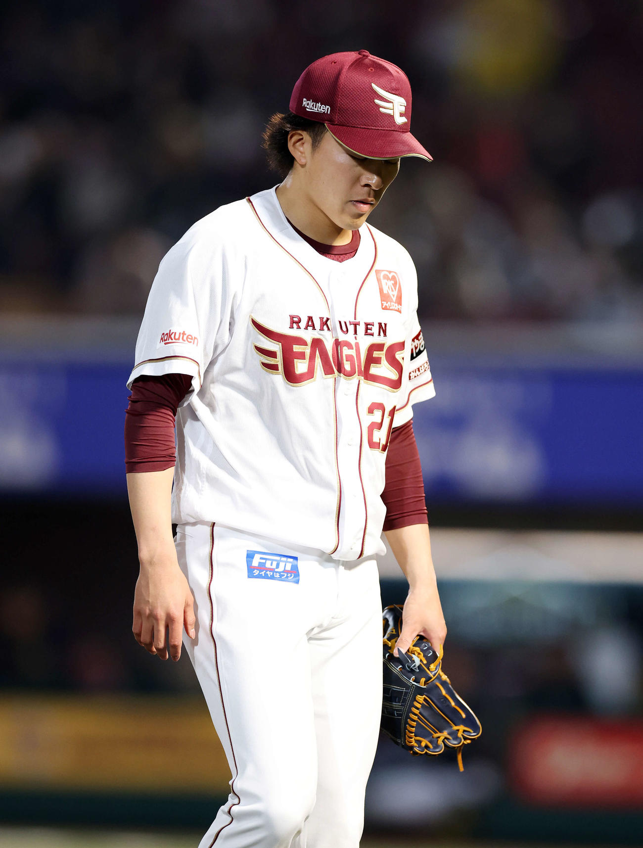 楽天対オリックス　6回表、降板する楽天早川（撮影・鈴木正人）　