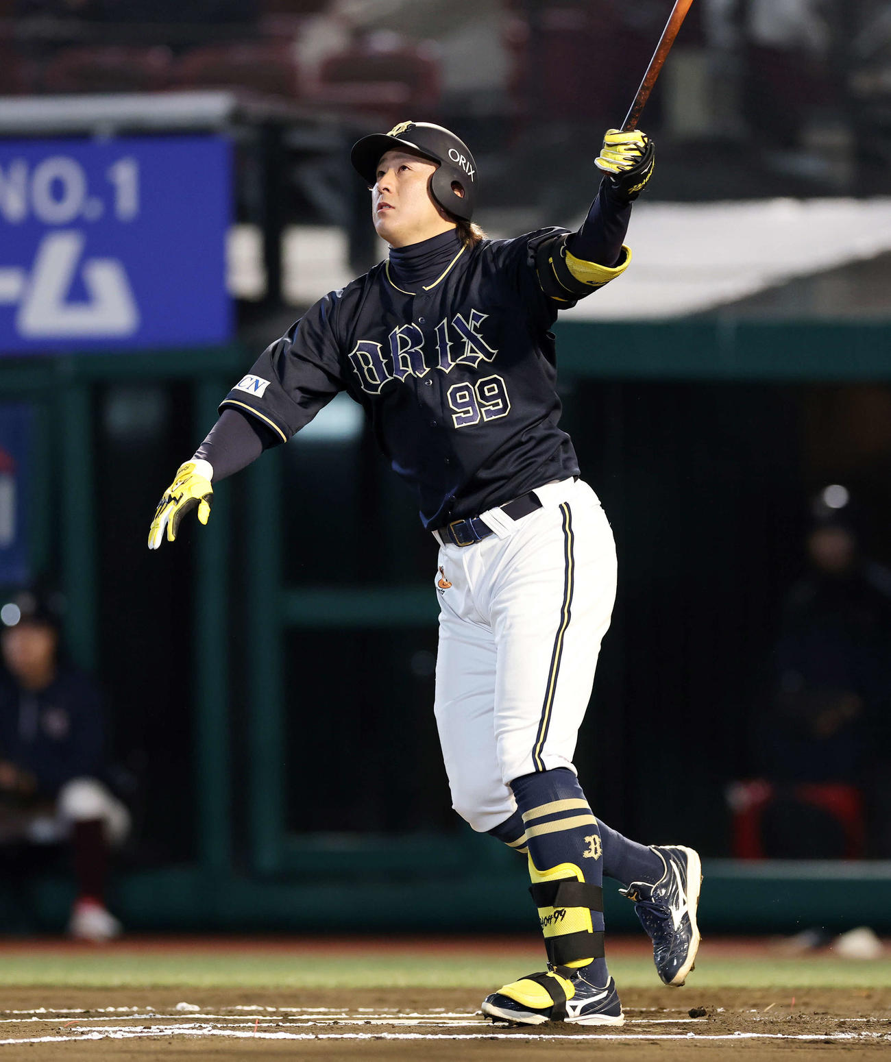 楽天対オリックス　6回表オリックス無死、杉本は左越えソロ本塁打を放つ（撮影・鈴木正人）　