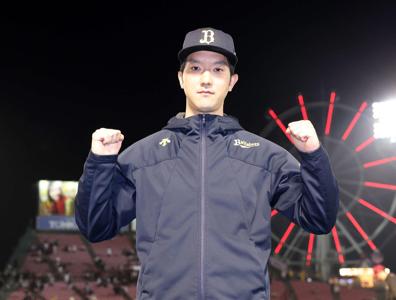 楽天対オリックス　勝利しガッツポーズするオリックス田嶋（撮影・鈴木正人）　