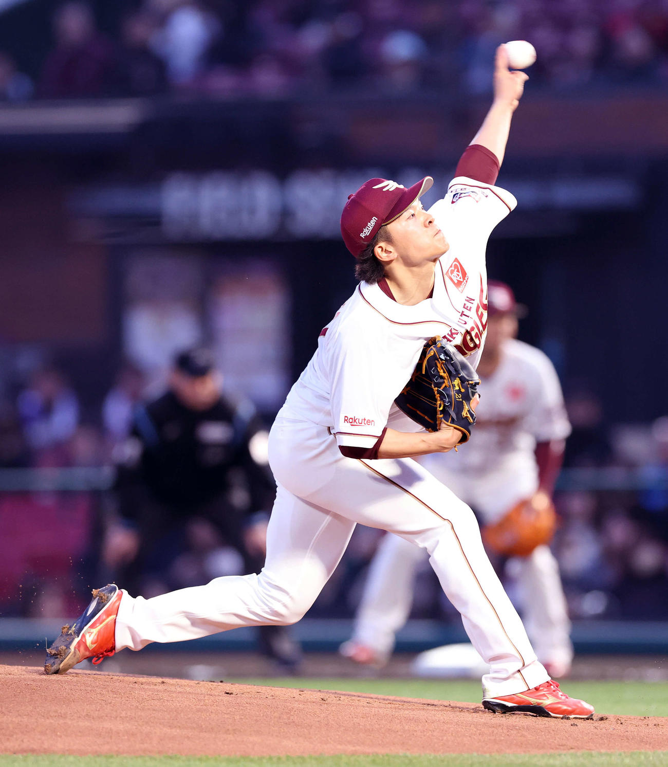 楽天対オリックス　力投する楽天先発の早川（撮影・鈴木正人）　