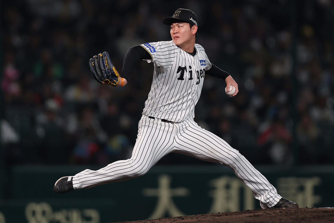 阪神対中日　力投する阪神2番手の及川（撮影・前田充）