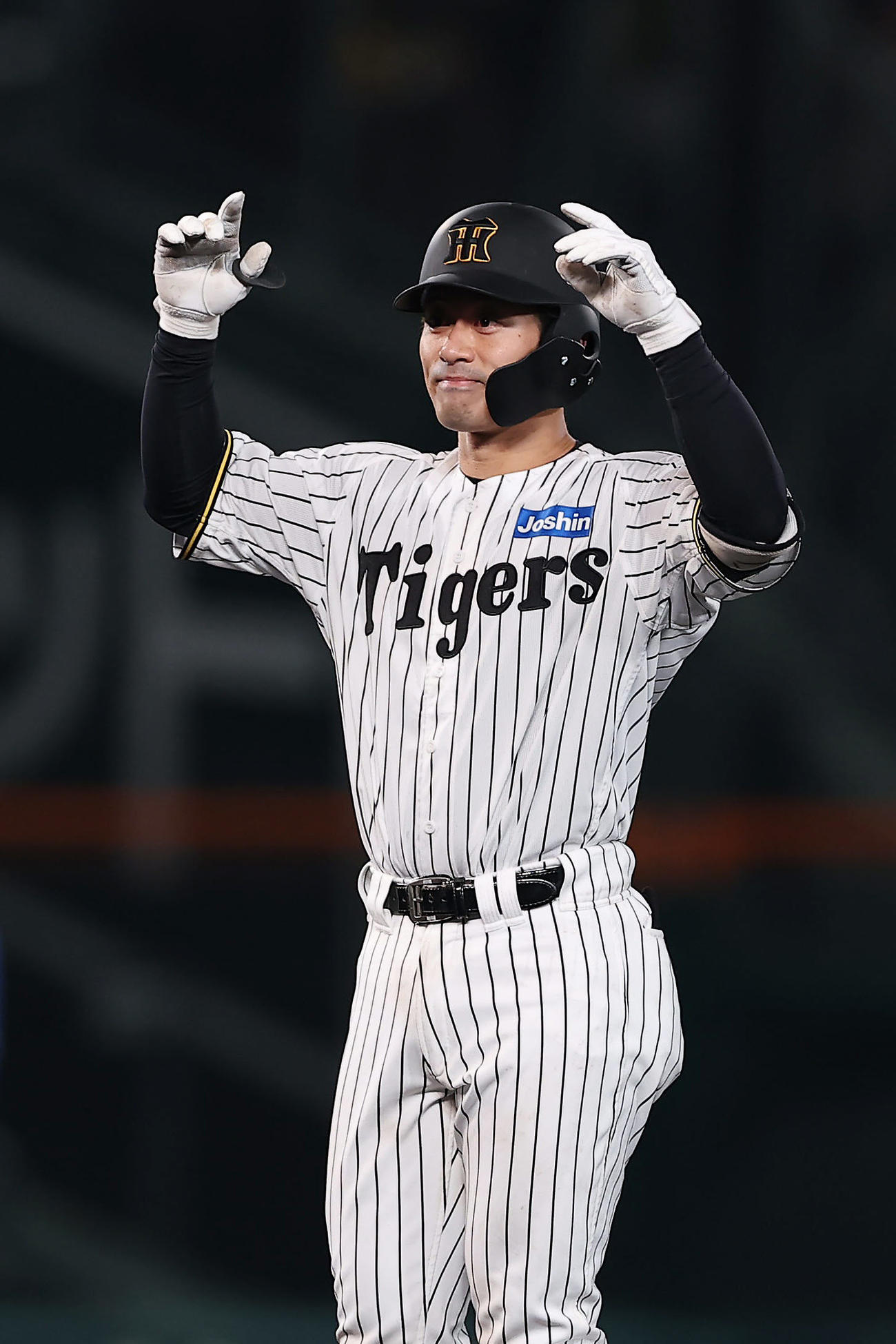 阪神対中日　5回裏阪神2死一、二塁、右前適時打を放った坂本（撮影・前田充）