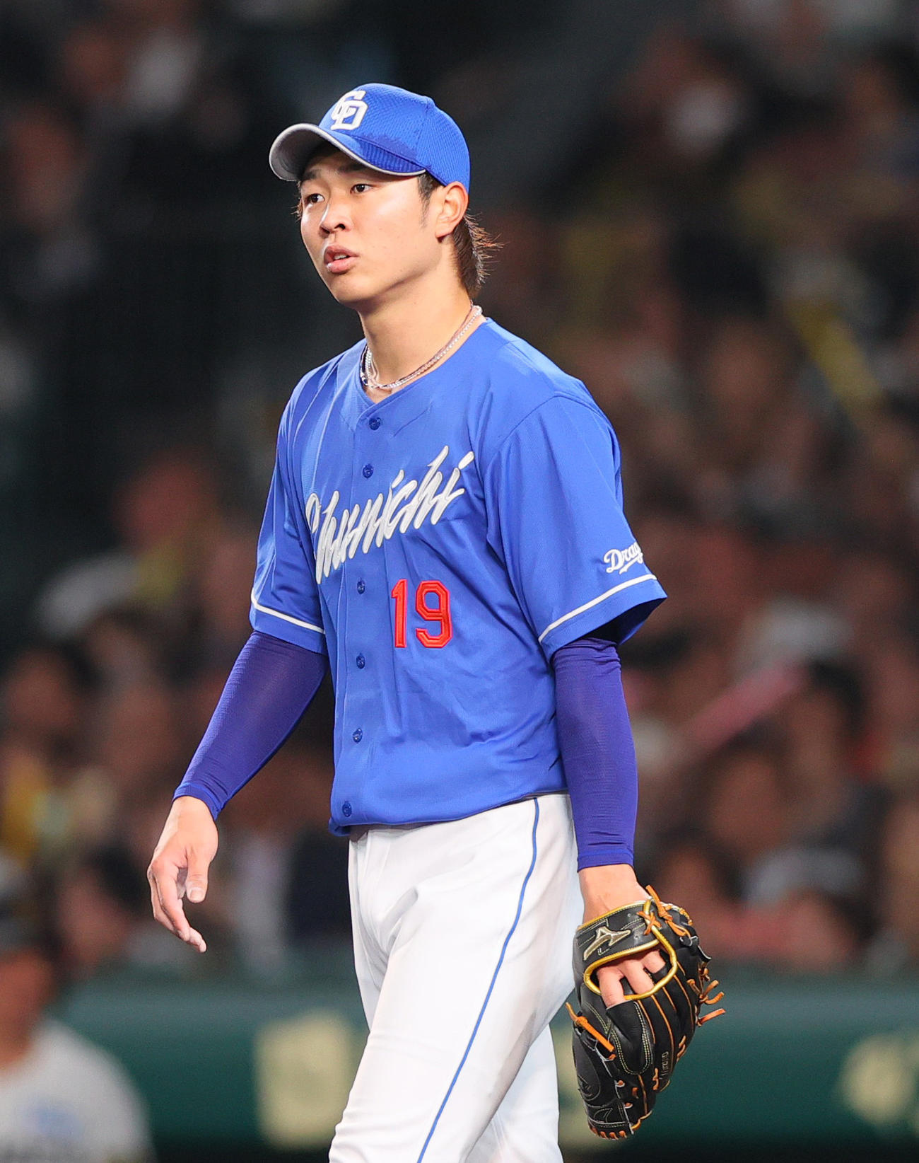 阪神対中日　4回裏阪神2死一塁、高橋宏は中野に左適時二塁打を浴びる（撮影・上山淳一）