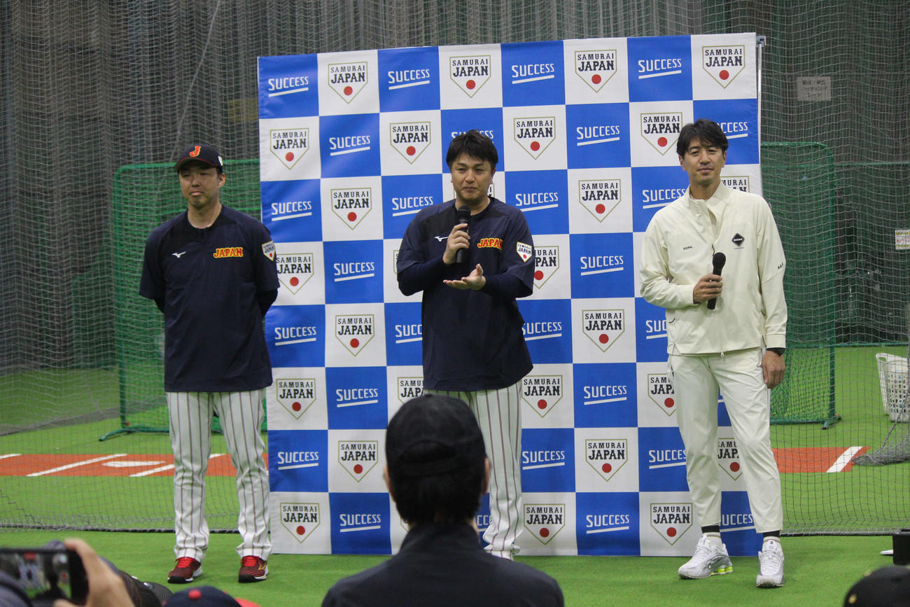 講師を務めた、左から吉見コーチと高橋氏、司会の田中アナウンサー