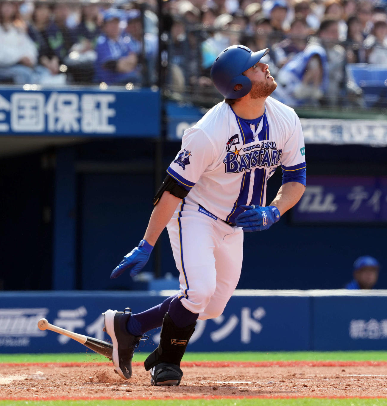 DeNA対ヤクルト　5回裏DeNA無死、投手内野安打を放つケイ（撮影・たえ見朱実）