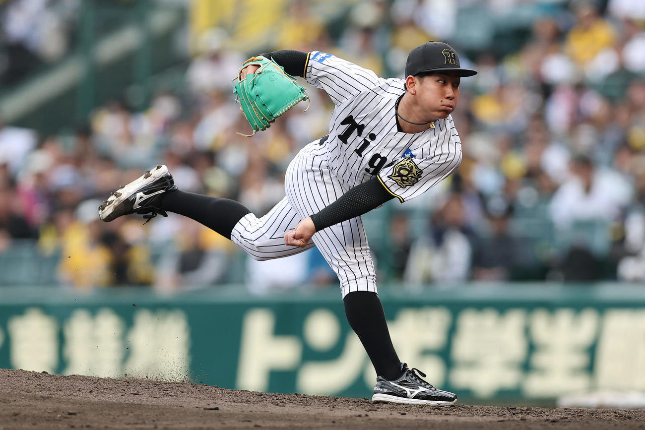 阪神対中日　力投する阪神3番手の伊原（撮影・前田充）