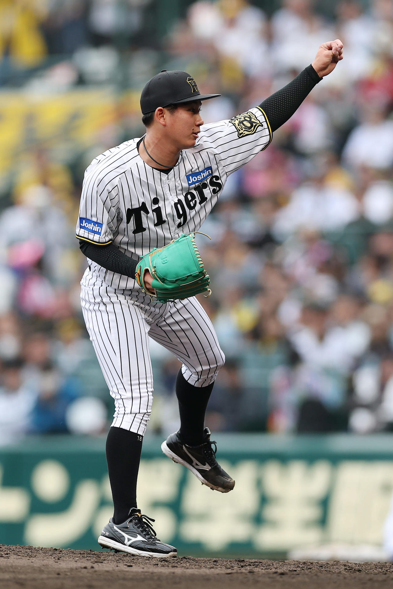 阪神対中日　力投する阪神3番手の伊原（撮影・前田充）