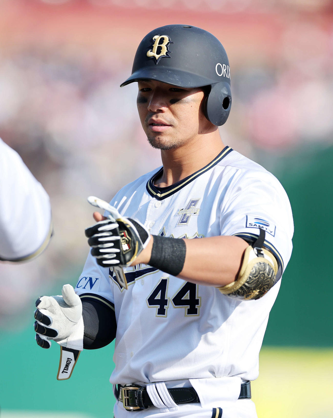 楽天対オリックス　5回表オリックス1死、頓宮は左前打を放つ（撮影・鈴木正人）　