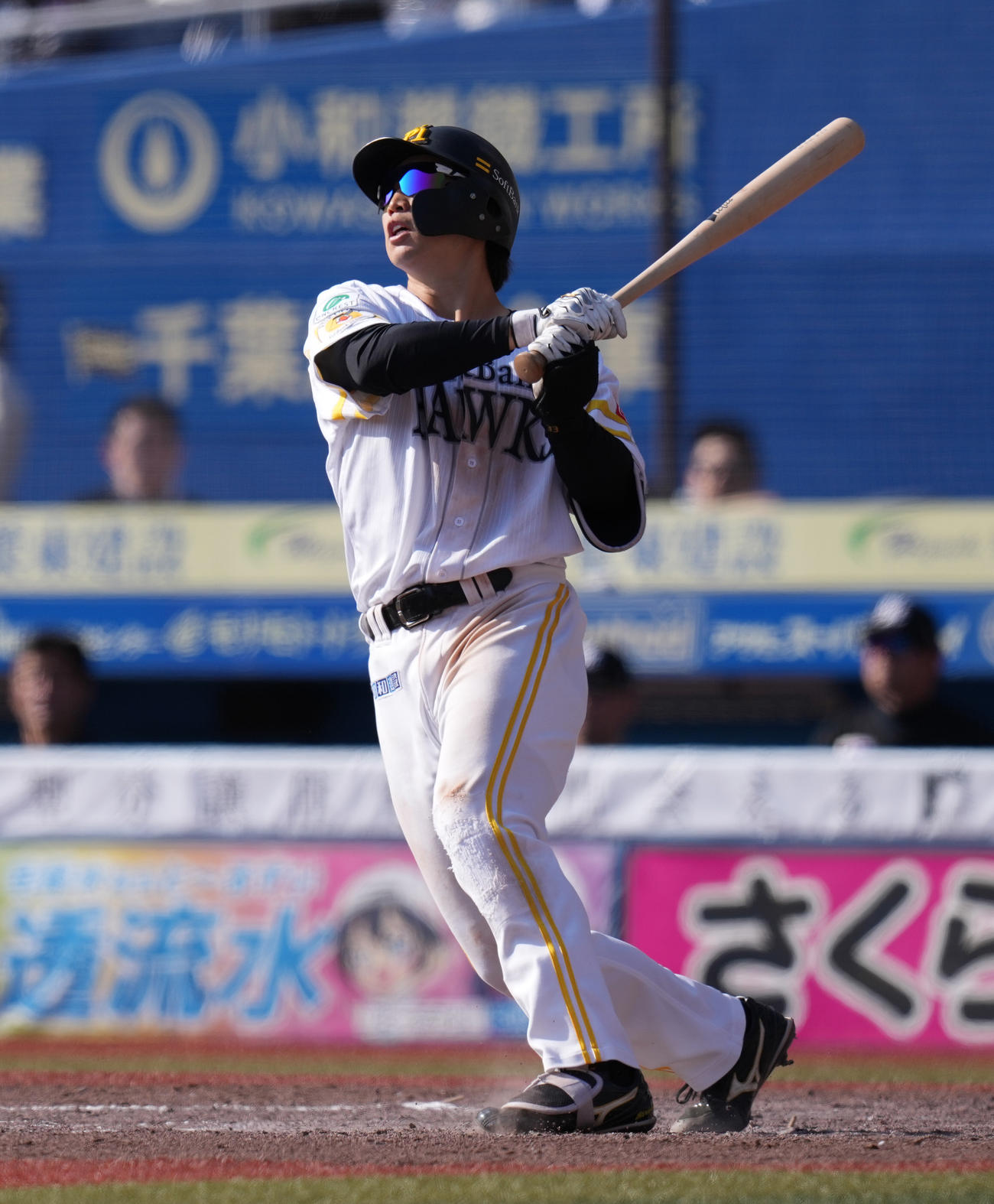 ロッテ対ソフトバンク　5回表ソフトバンク2死一塁、左中間に2点本塁打を放つ広瀬（撮影・鈴木みどり）