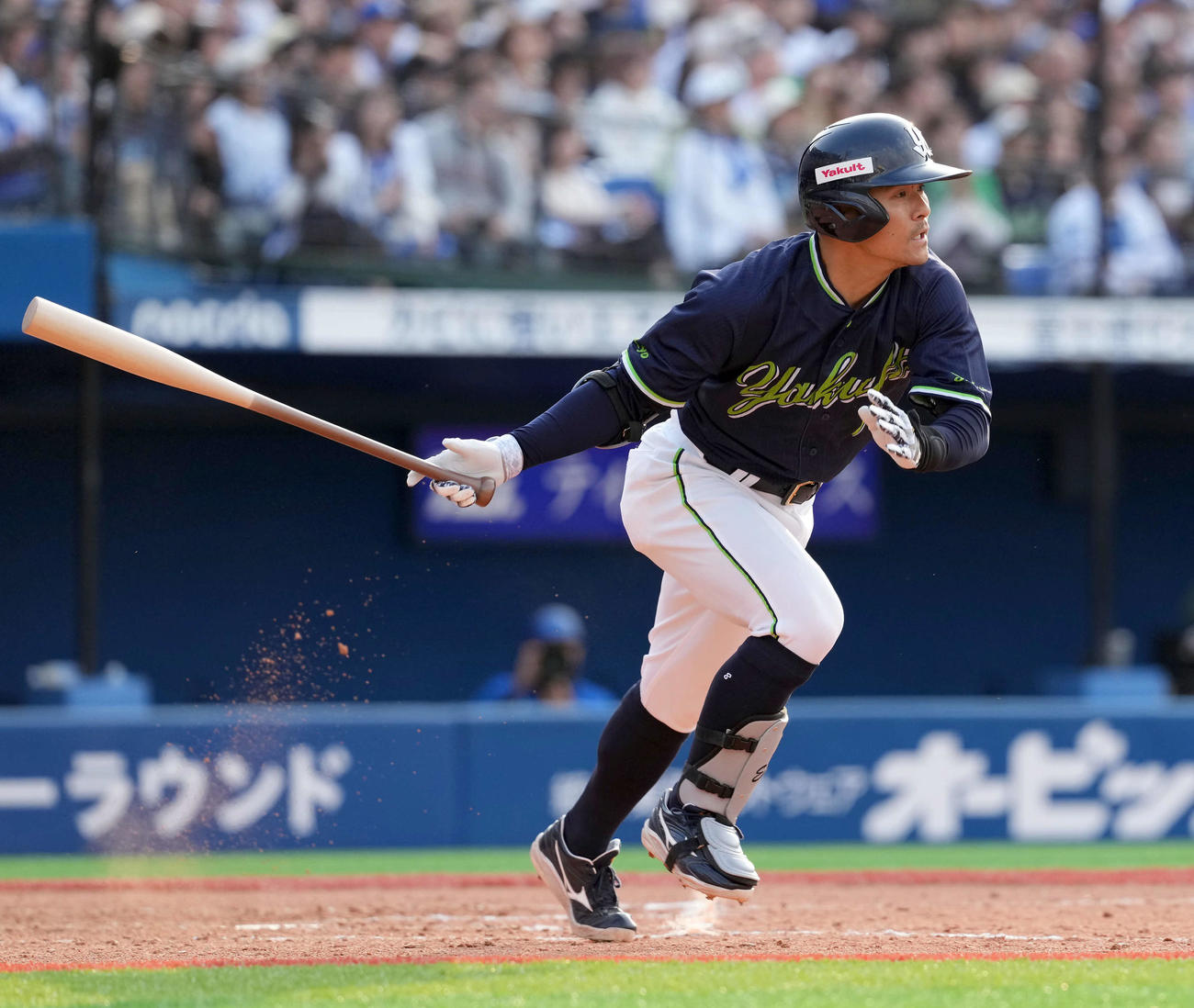 DeNA対ヤクルト　9回表ヤクルト2死満塁、右前に2点適時打を放った茂木（撮影・たえ見朱実）