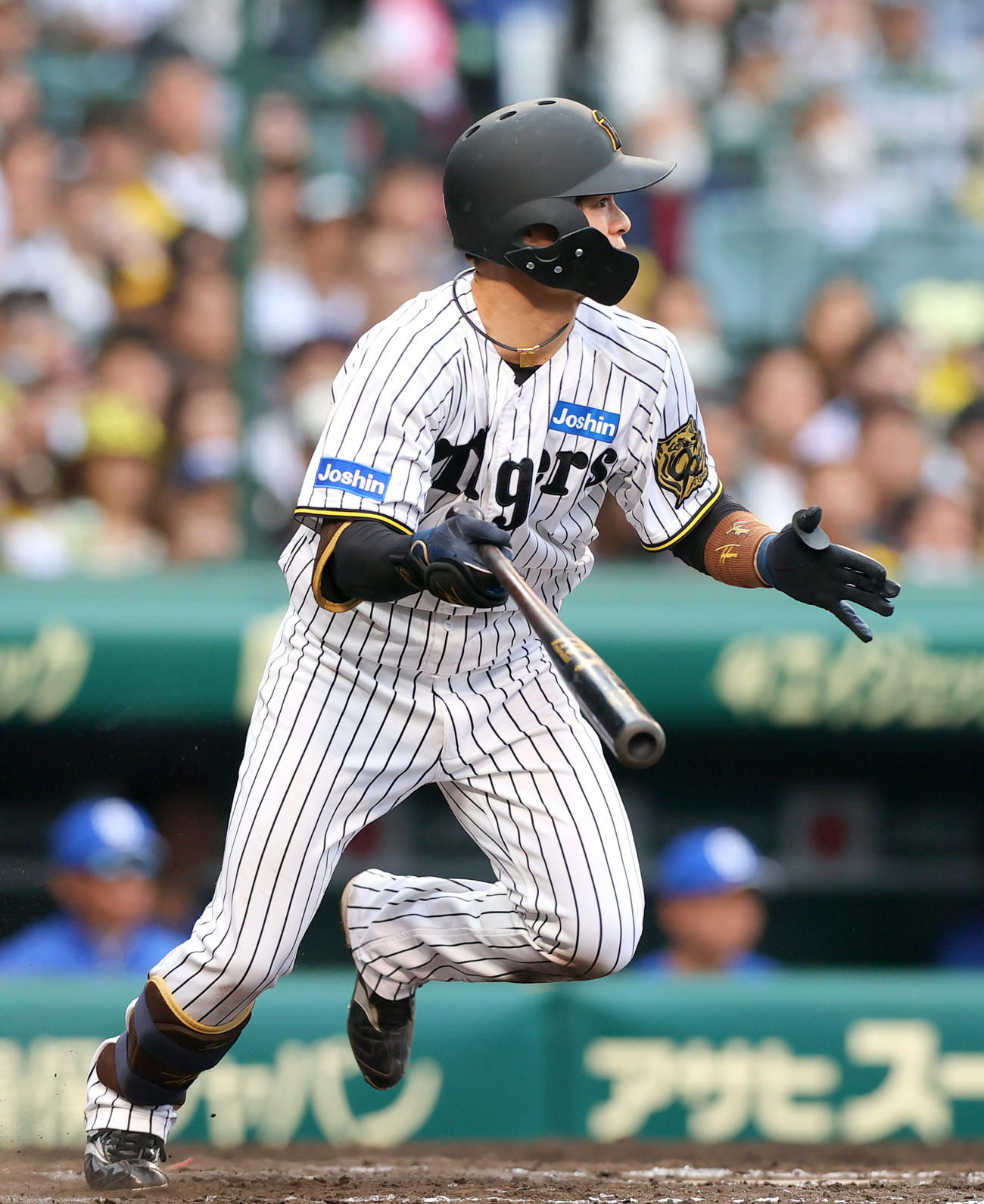 阪神対中日　8回裏阪神無死、中野は中前打を放つ（撮影・上山淳一）