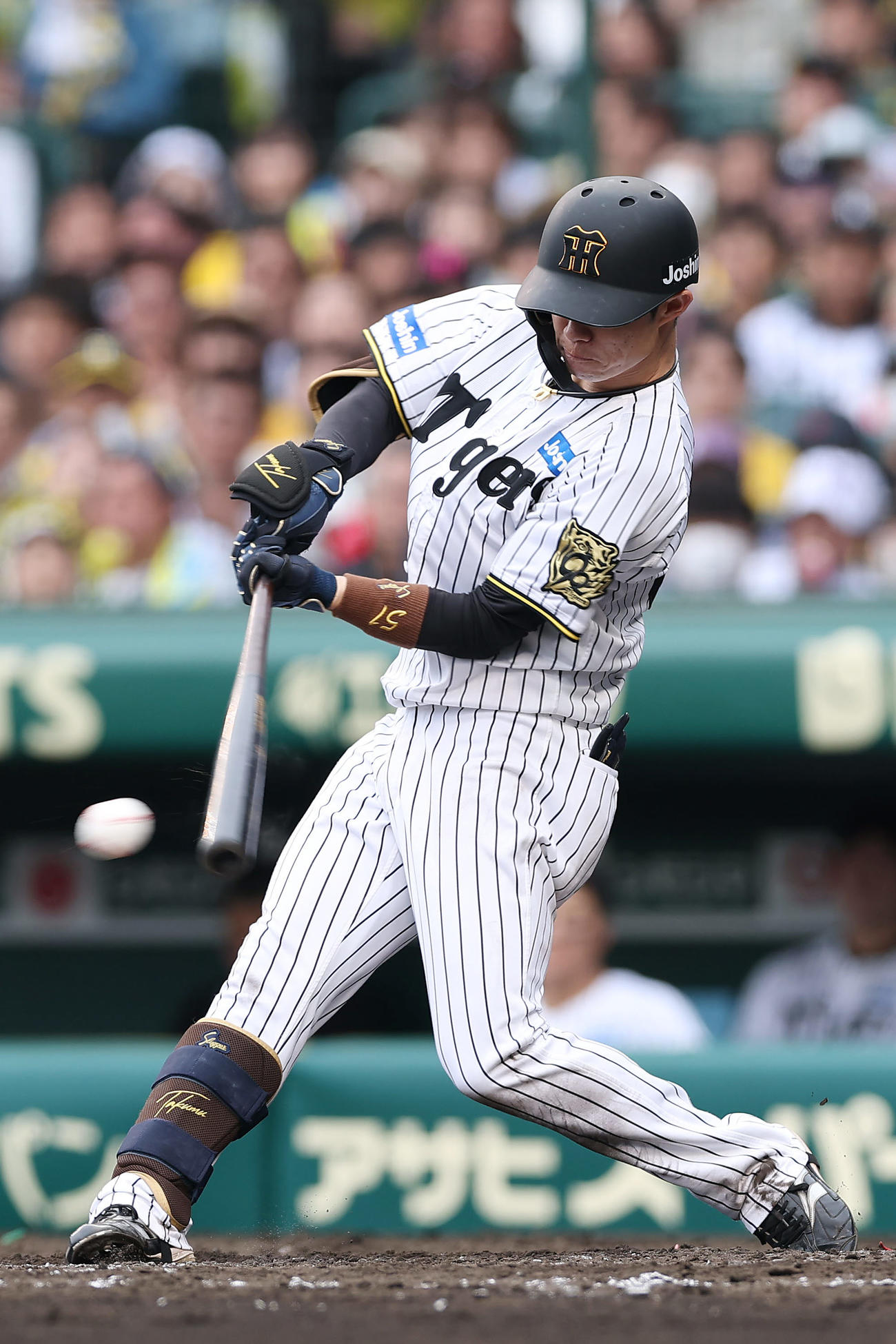 阪神対中日　5回裏阪神2死一、三塁、右前適時打を放つ中野（撮影・前田充）