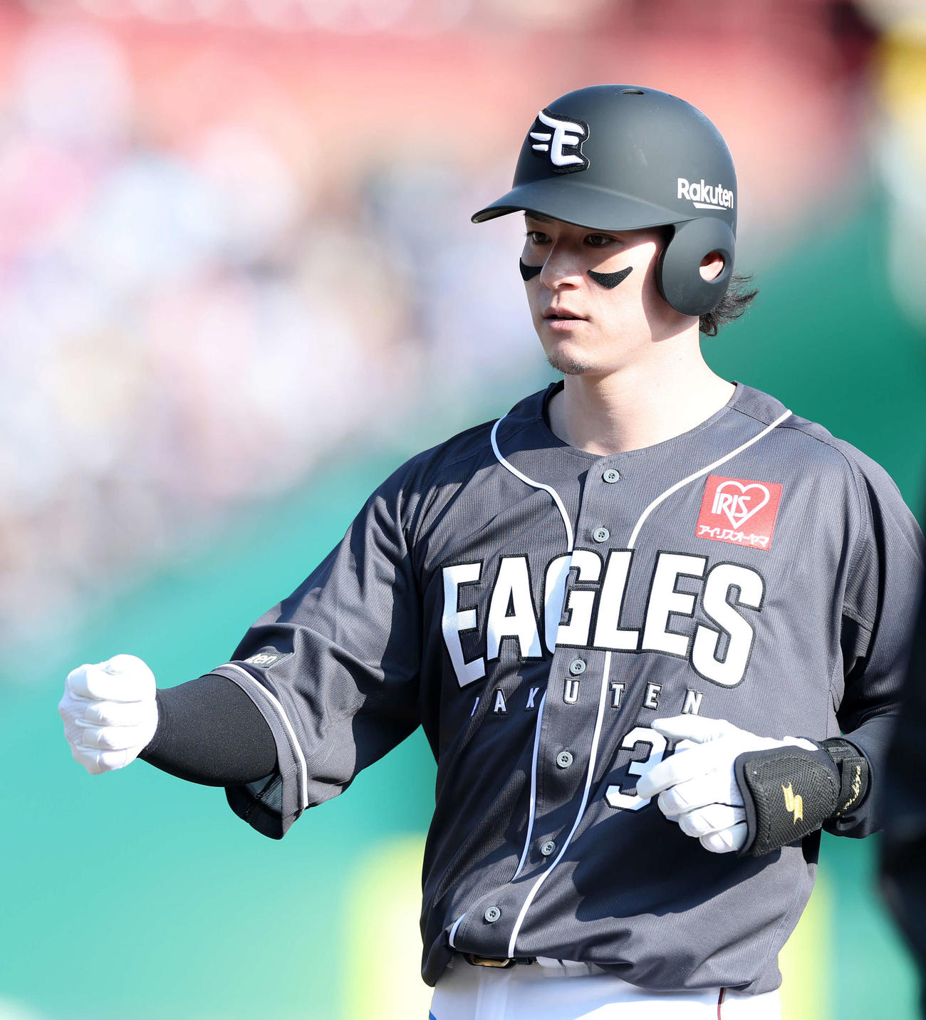 楽天対オリックス　4回裏楽天無死、伊藤は中前打を放つ（撮影・鈴木正人）　