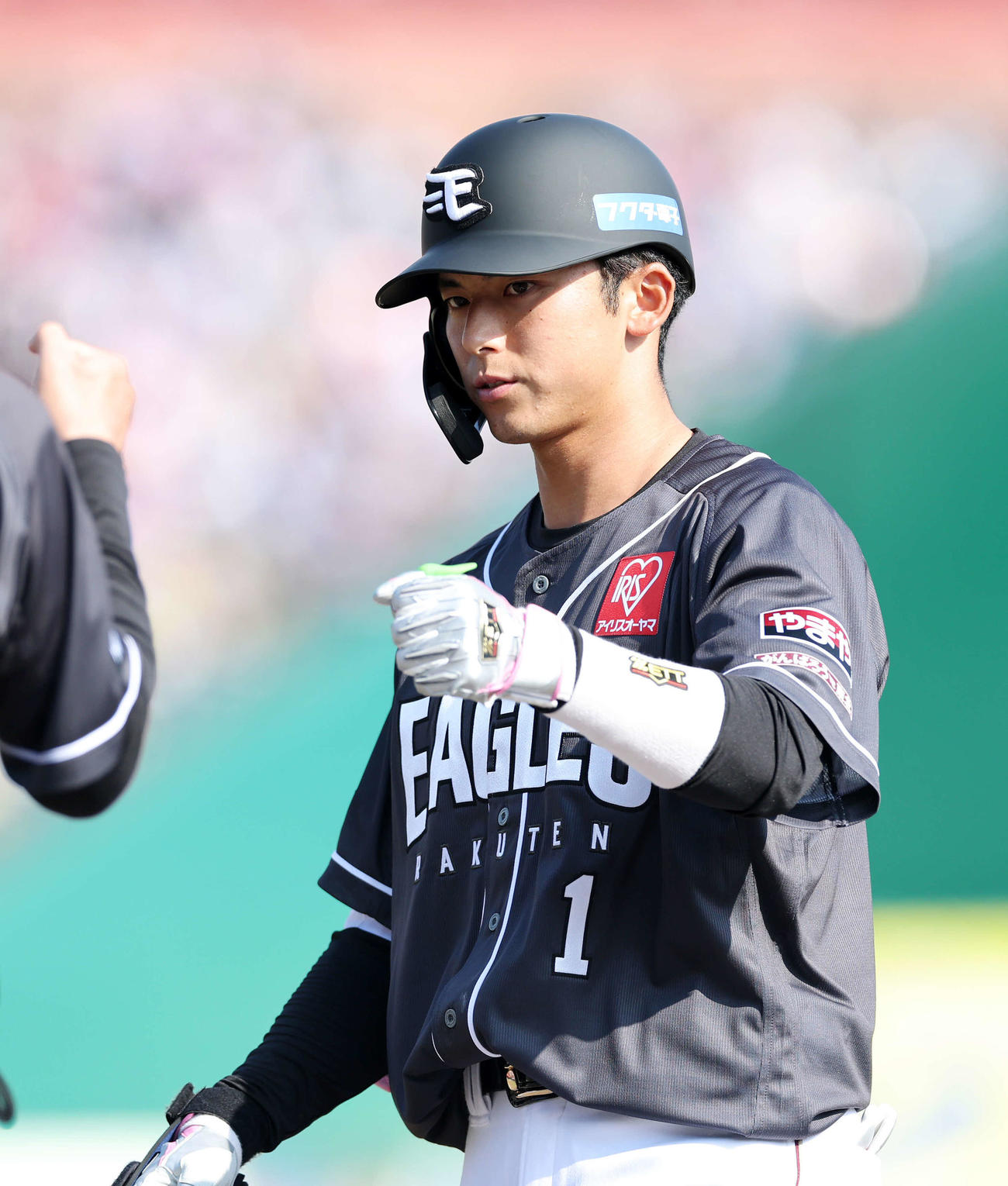 楽天対オリックス　2回裏楽天1死、宗山は左前打を放つ（撮影・鈴木正人）　