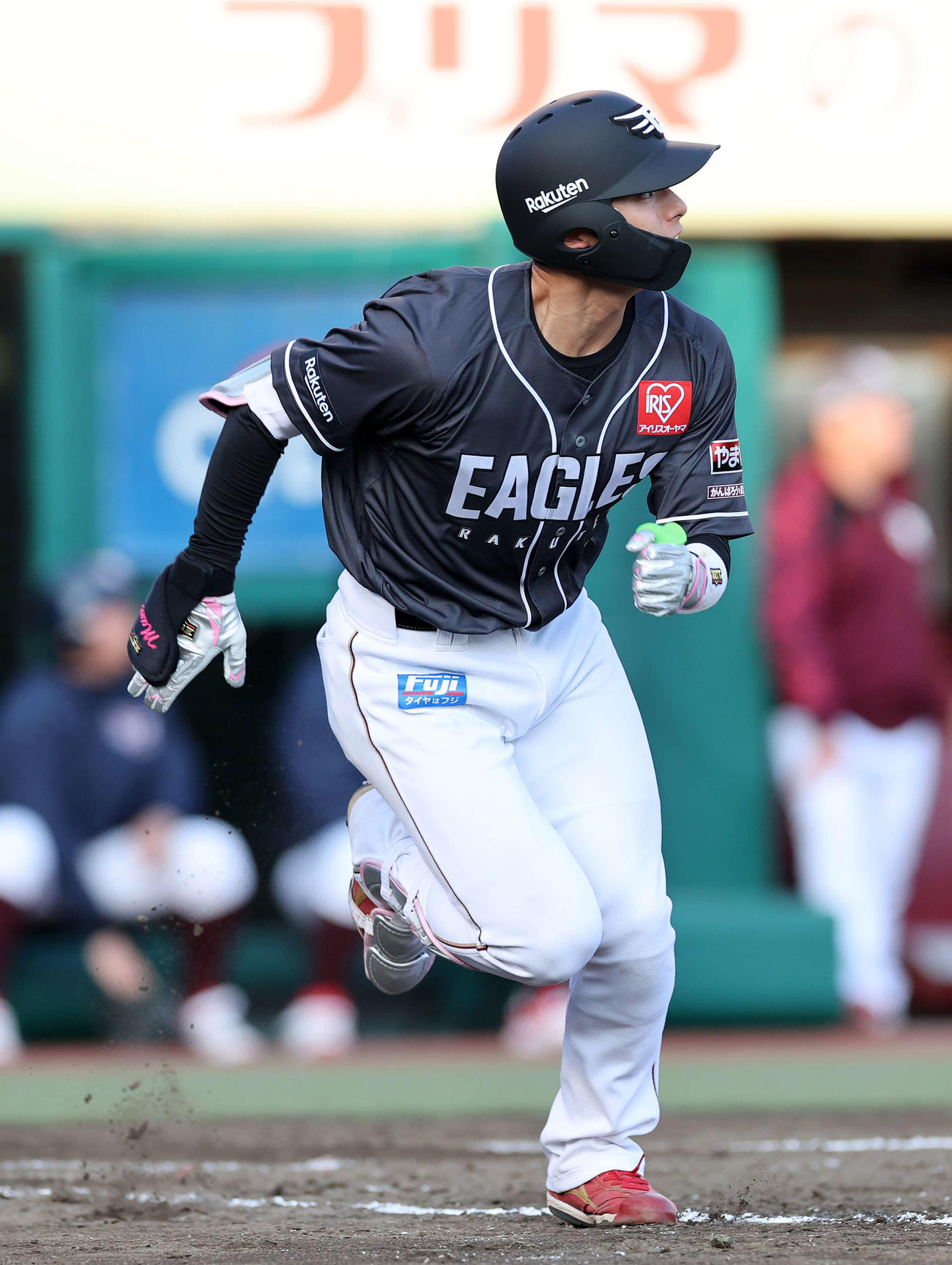 楽天対オリックス　9回裏楽天1死二塁、宗山は左越え適時三塁打を放つ（撮影・鈴木正人）　