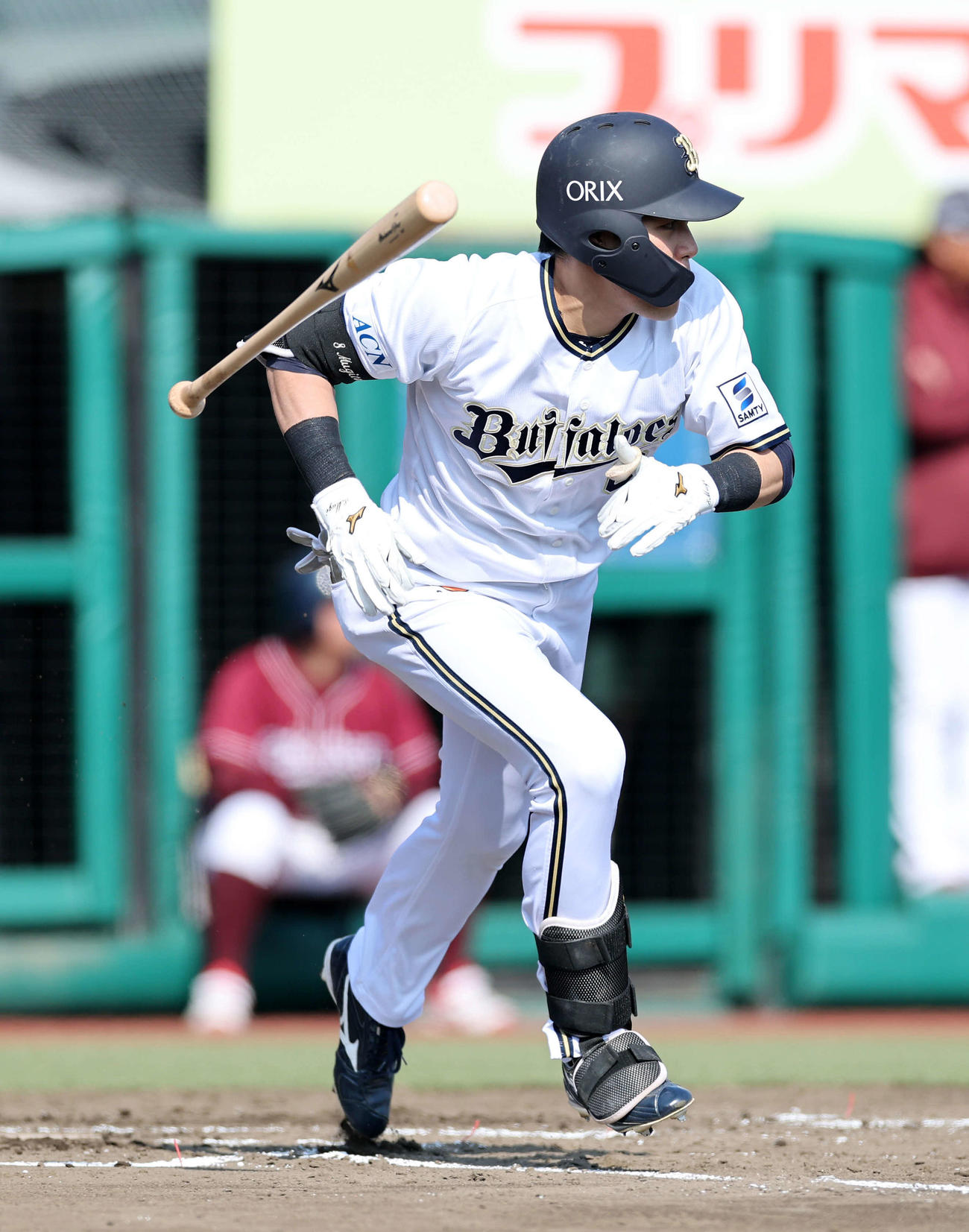 楽天対オリックス　2回表オリックス無死、麦谷は左前打を放つ（撮影・鈴木正人）　
