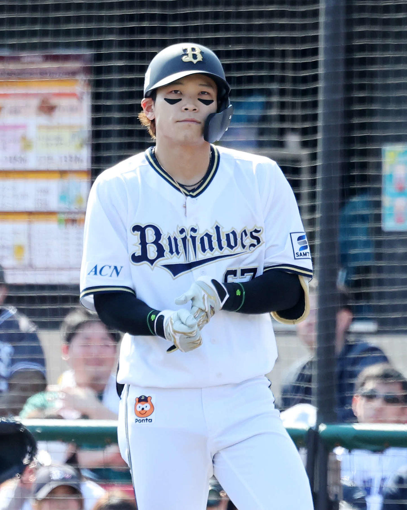 楽天対オリックス　1回表オリックス2死一塁、、中川は左前打を放つ（撮影・鈴木正人）　