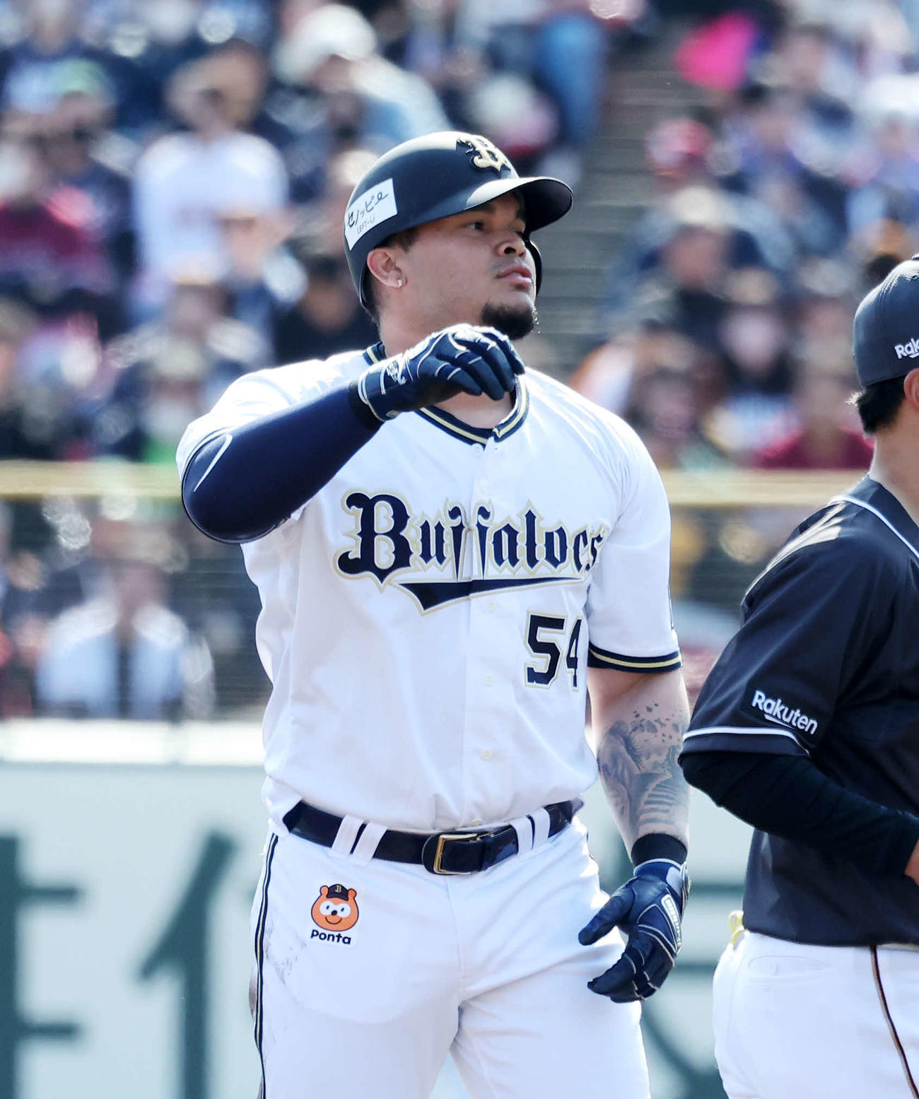 楽天対オリックス　1回表オリックス2死二塁、ディアスは左越え適時二塁打を放つ（撮影・鈴木正人）　