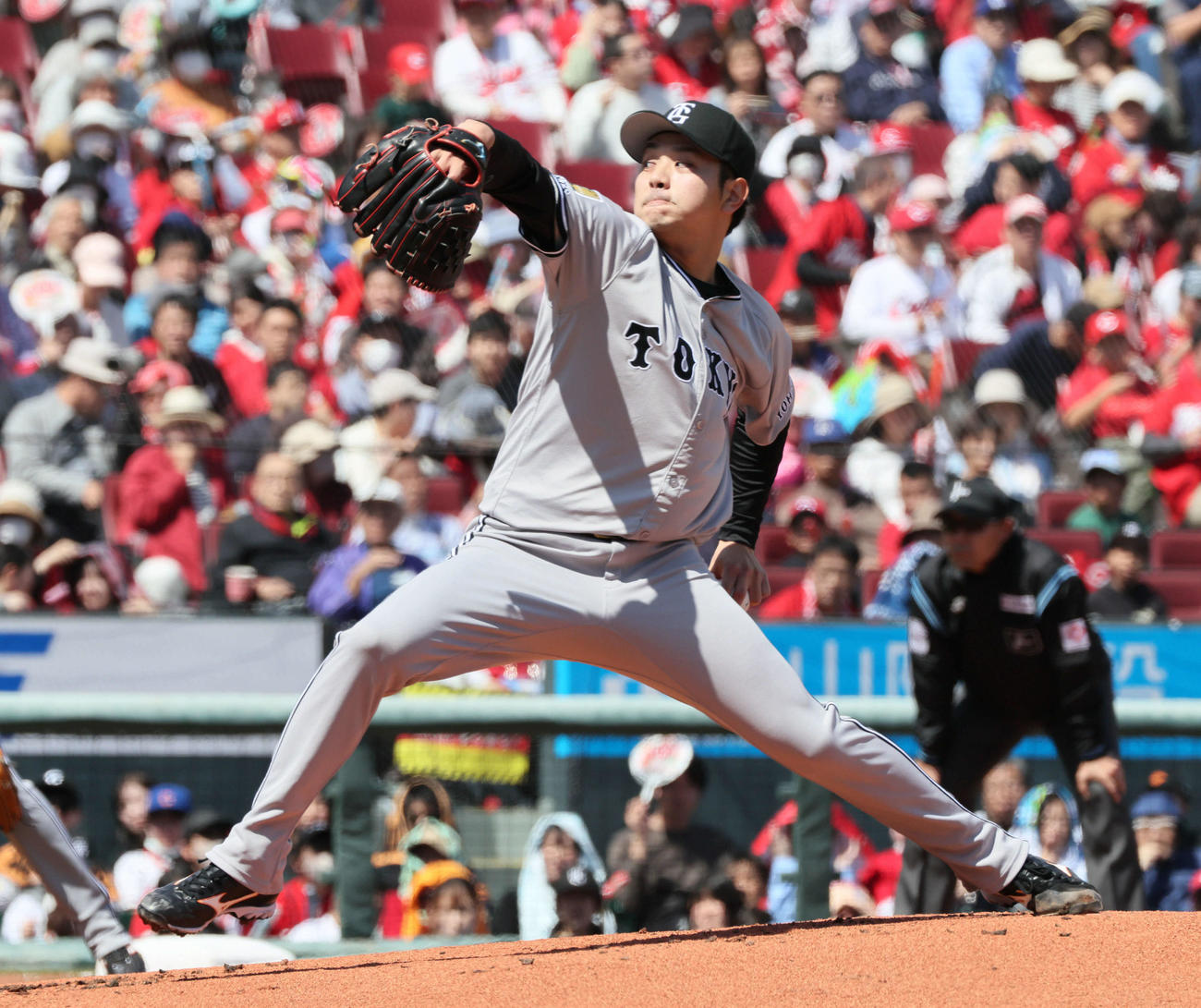 広島対巨人　巨人先発の石川（撮影・加藤孝規）