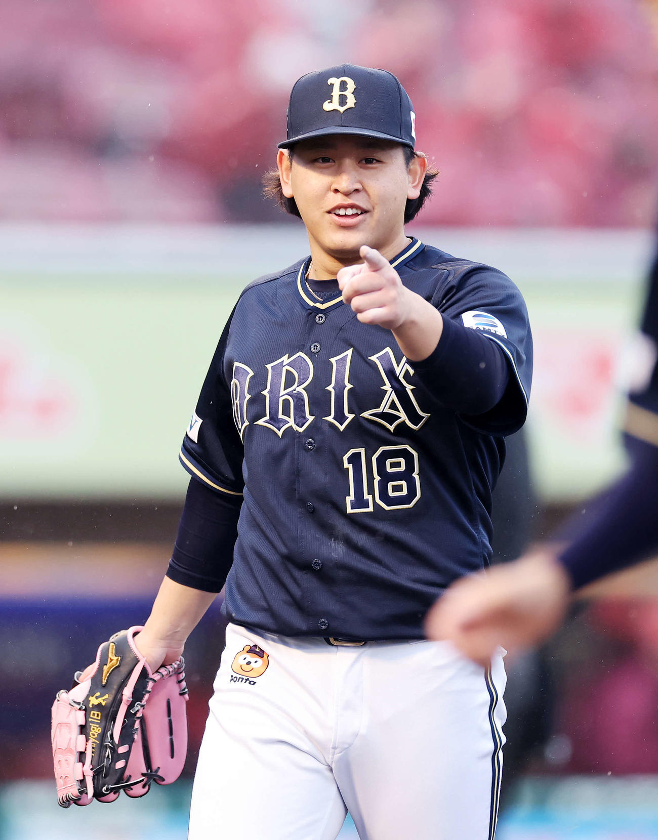 楽天対オリックス　4回裏、楽天の攻撃を抑え笑顔を見せるオリックス宮城（撮影・鈴木正人）　