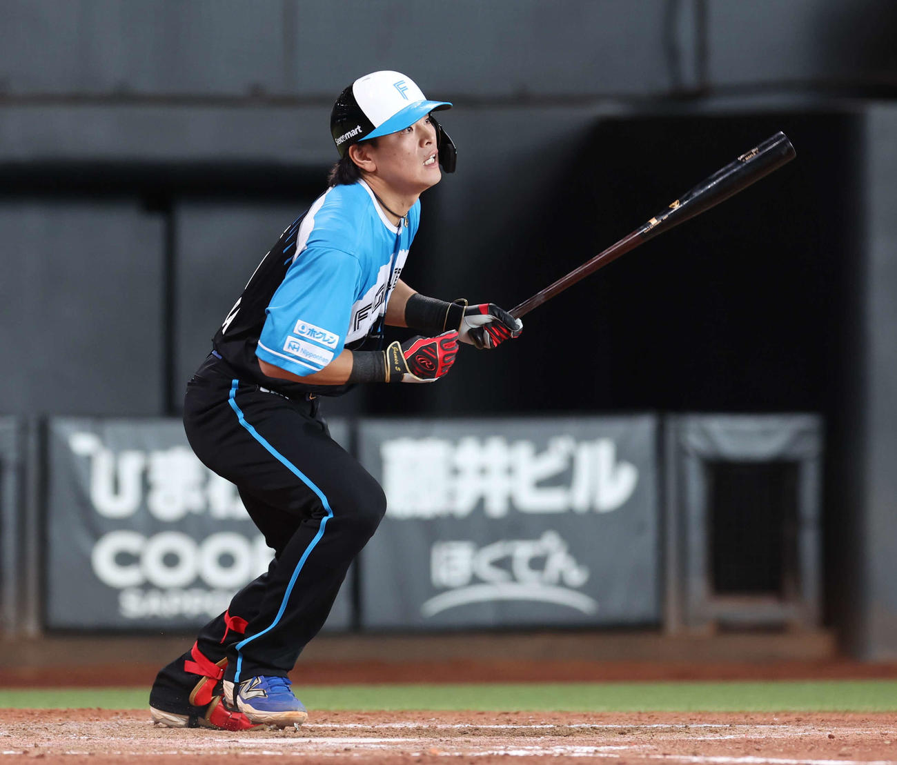 日本ハム対西武　3回裏日本ハム2死一、三塁、右前適時打を放つ野村（撮影・黒川智章）