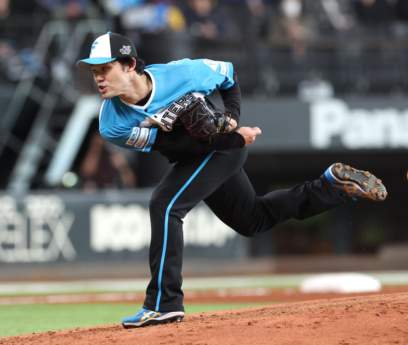 日本ハム対西武　4回に登板の福谷（撮影・黒川智章）
