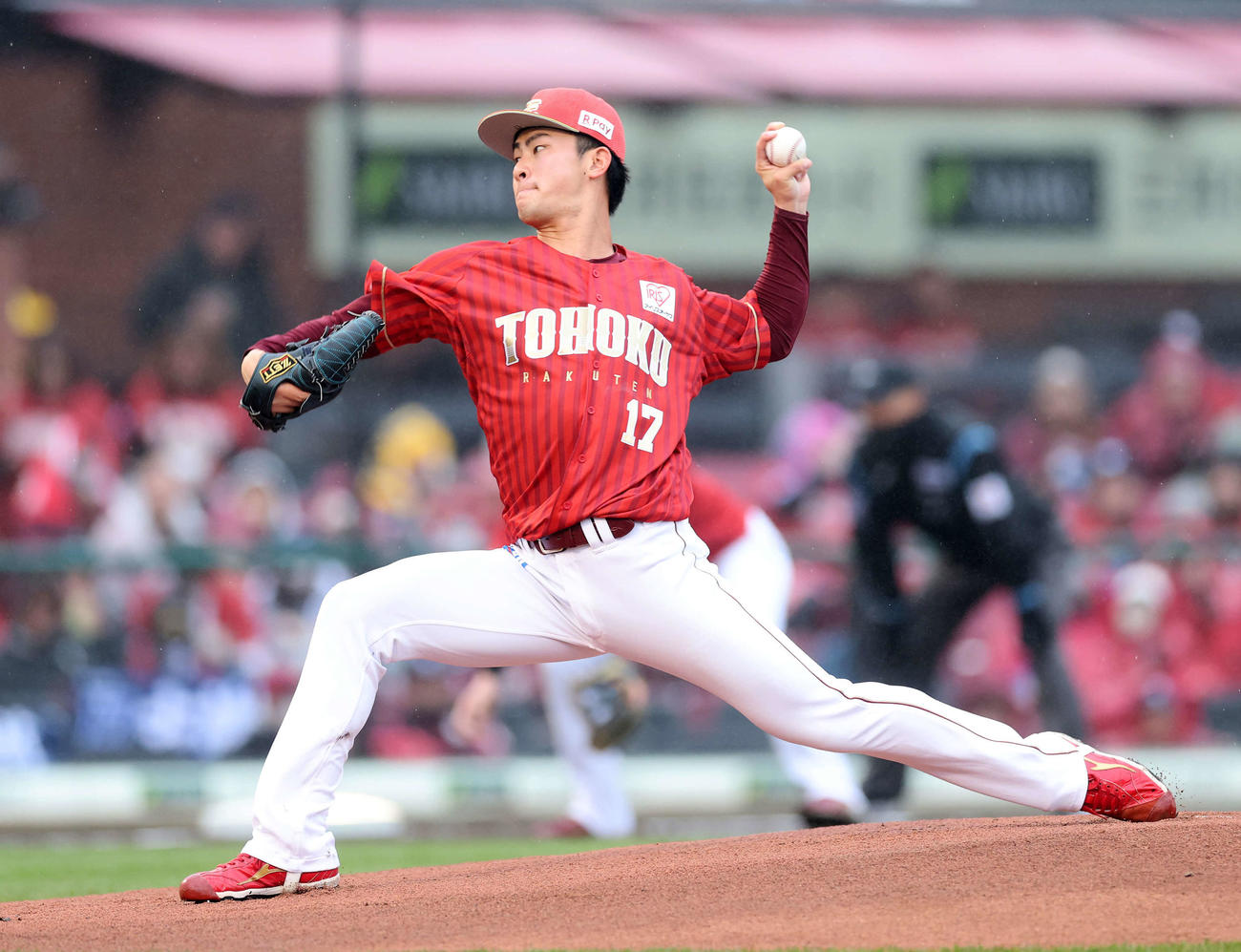 楽天対オリックス　力投する楽天先発の古謝（撮影・鈴木正人）　