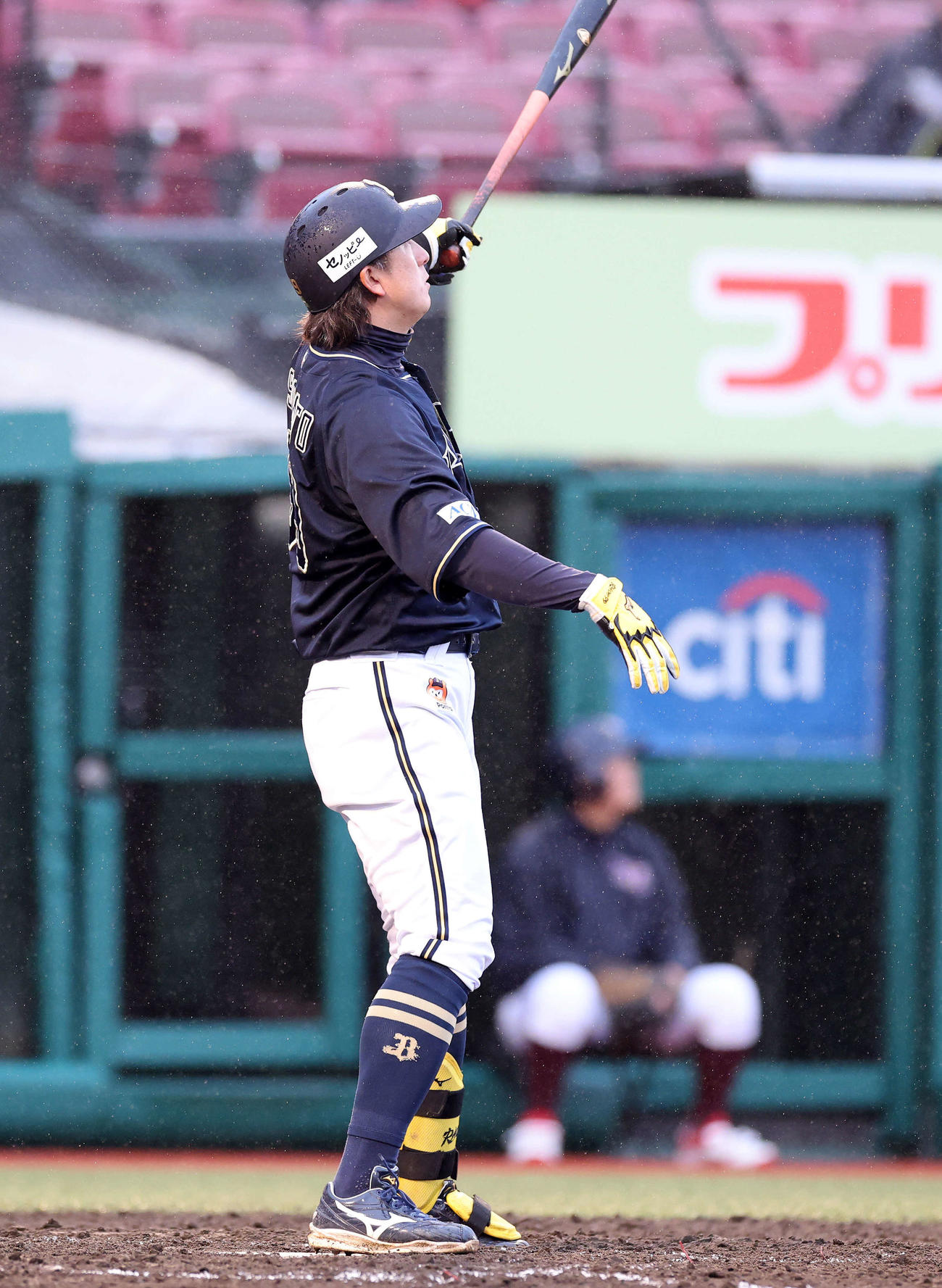 楽天対オリックス　9回表オリックス無死、杉本は左越えソロ本塁打を放つ（撮影・鈴木正人）　