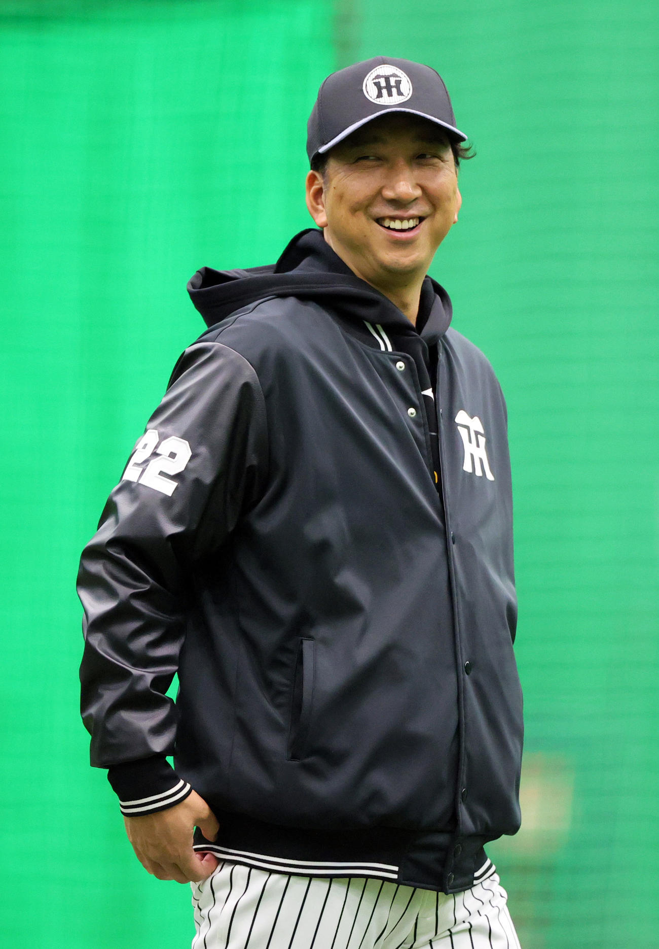 阪神対中日　室内で笑顔を見せる阪神藤川監督（撮影・上山淳一）