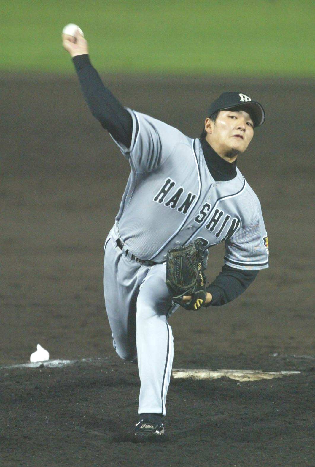 2003年5月24日、坊っちゃんスタジアムでのヤクルト戦で力投する阪神・久保田智之